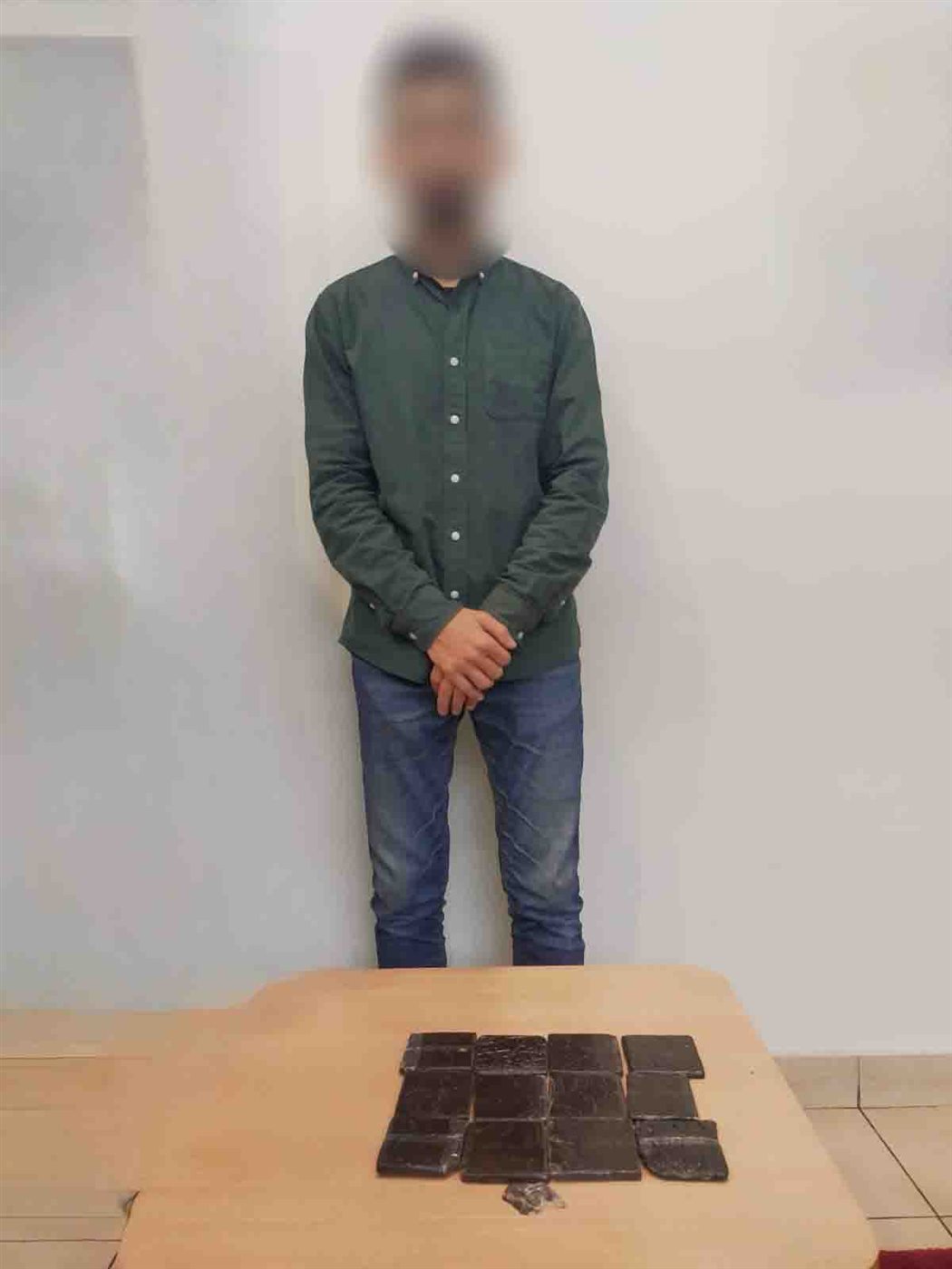 ضبط شاب خبأ حشيش وأفيون داخل ملابسه أثناء سفر بمطار القاهرة 