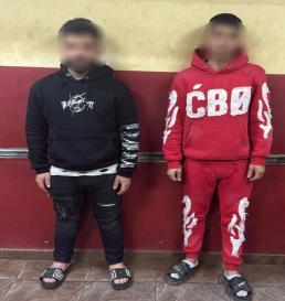 فيديو رصد الواقعة..القبض على سائقى ميكروباص للقاء ألعاب النارية على قائدى السيارات بالجيزة 