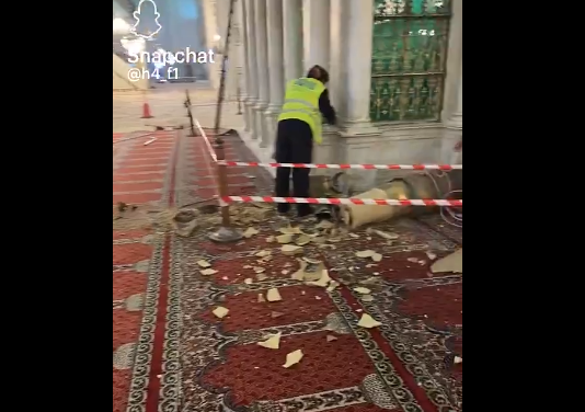 لحظة هدم الشموع الحجرية في المسجد الأموي، فيتو