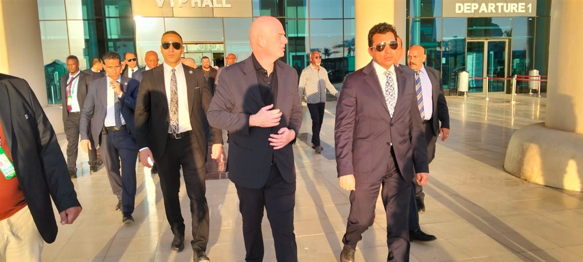 لحضور عمومية الكاف، وزير الشباب والرياضة يستقبل رئيس الفيفا