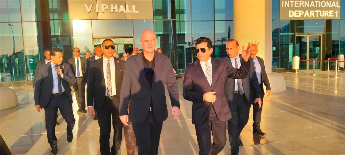 لحضور عمومية الكاف، وزير الشباب والرياضة يستقبل رئيس الفيفا