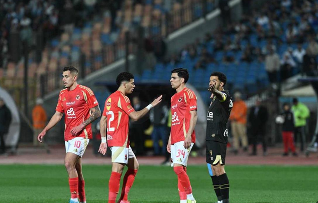 تحكيم مباراة القمة بين الأهلي والزمالك يثير أزمة، فيتو