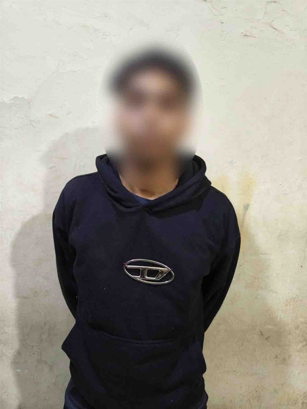 بائع يتحرش بسيدة أجنبية أثناء ألتقاط صوره معها فى وسط البلد 