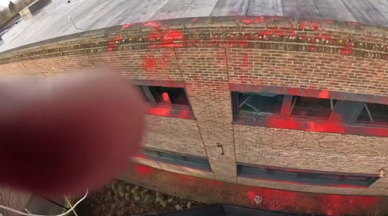 رشق شركة الأسلحة الإسرائيلية بالحجارة، فيتو