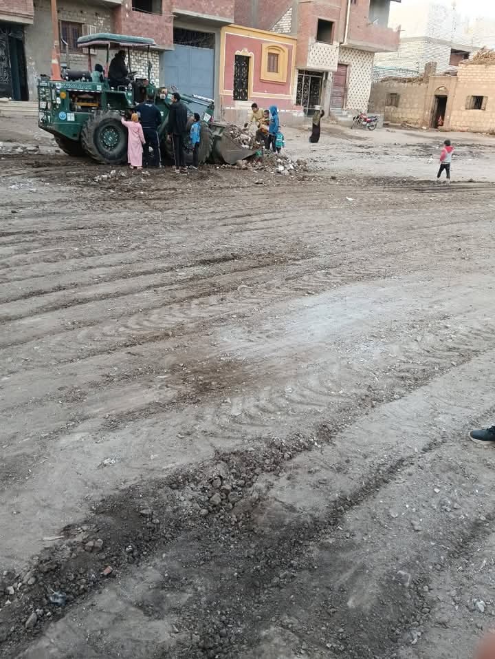 تنظيف ملعب الدورة الرمضاتية بقرية منشأة الامراء ببني سويف 