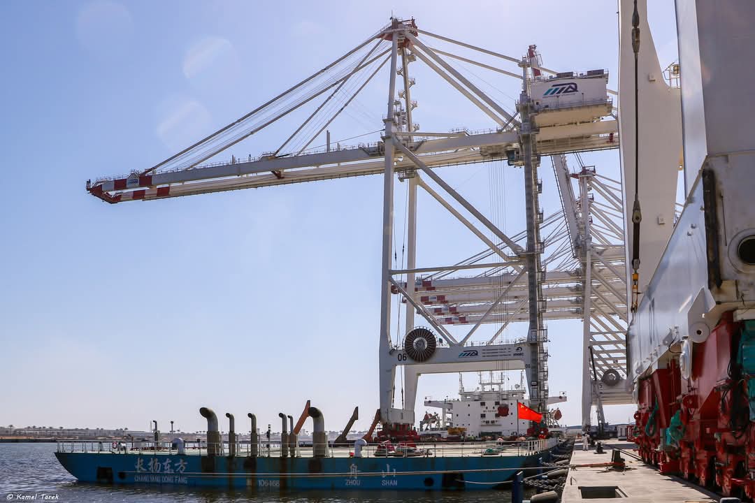 دفعة جديدة من الأوناش العملاقة تصل إلى 