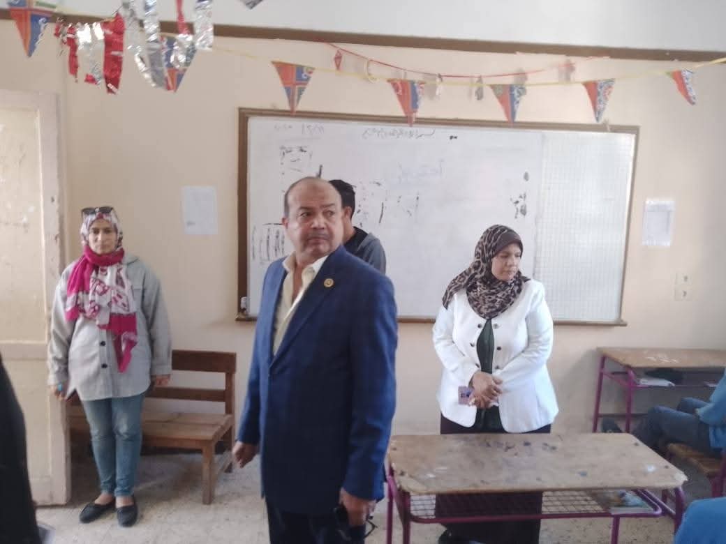 متابعة ميدانية للعملية التعليمية في الزرقا من السكرتير العام المساعد