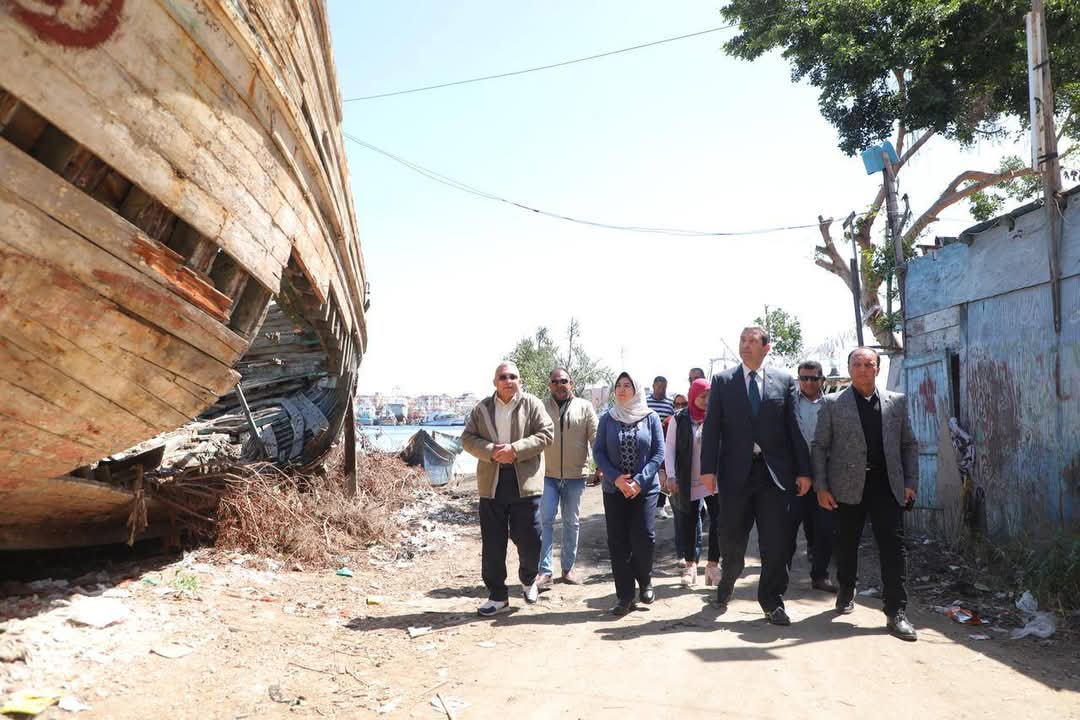 محافظ دمياط يجرى جولة ميدانية بمدينة رأس البر لمتابعة الاستعدادات لعيد الفطر المبارك