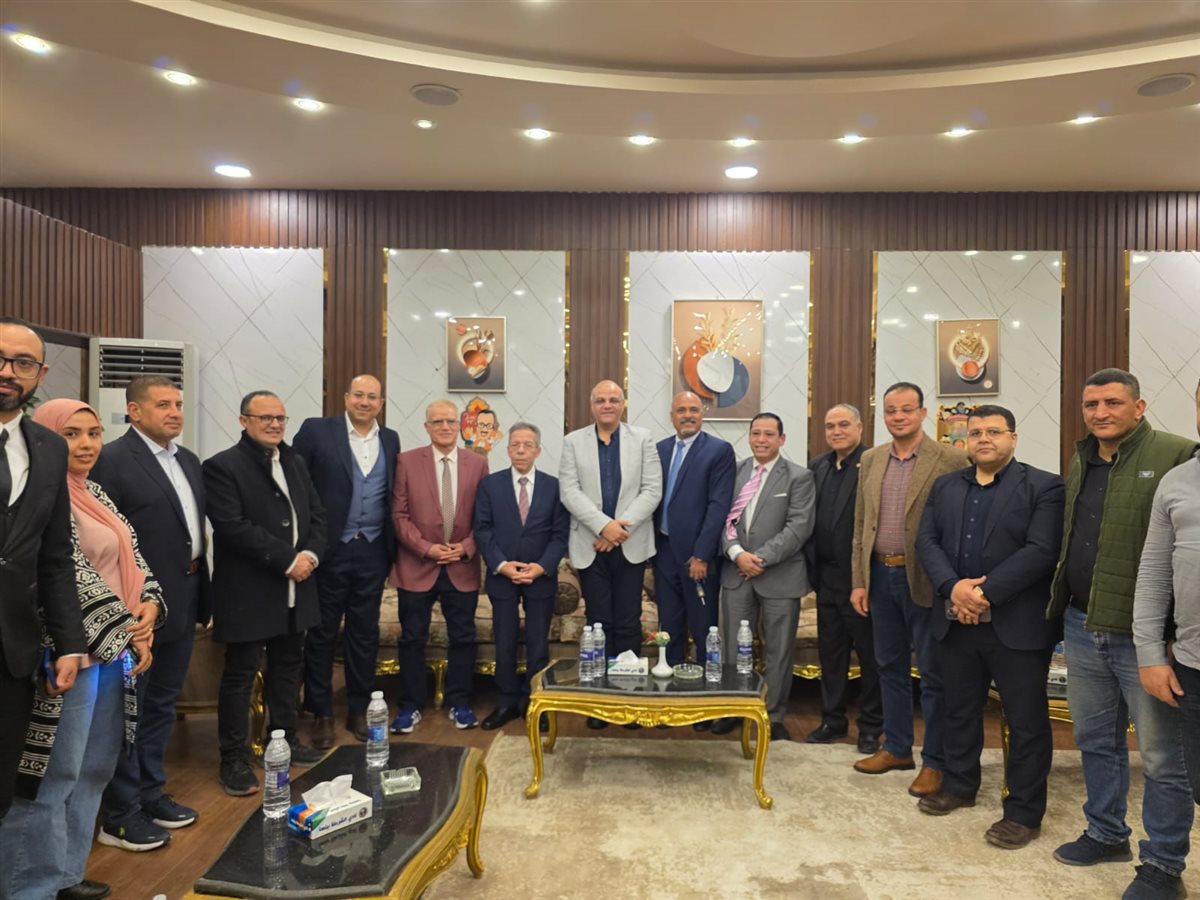 محافظ القليوبية خلال اللقاء مع نقابة الاطباء،فيتو