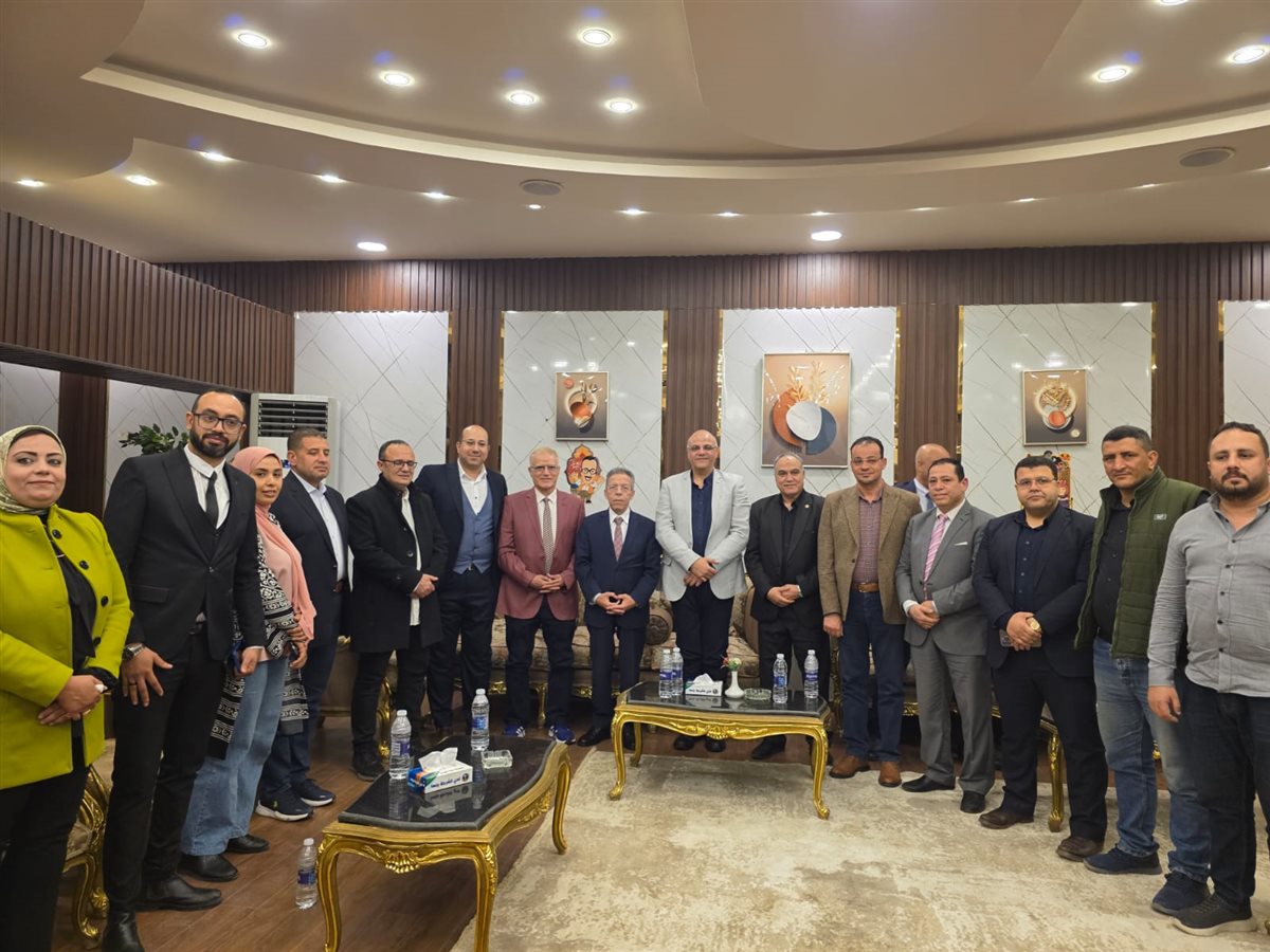 محافظ القليوبية خلال اللقاء مع نقابة الاطباء،فيتو