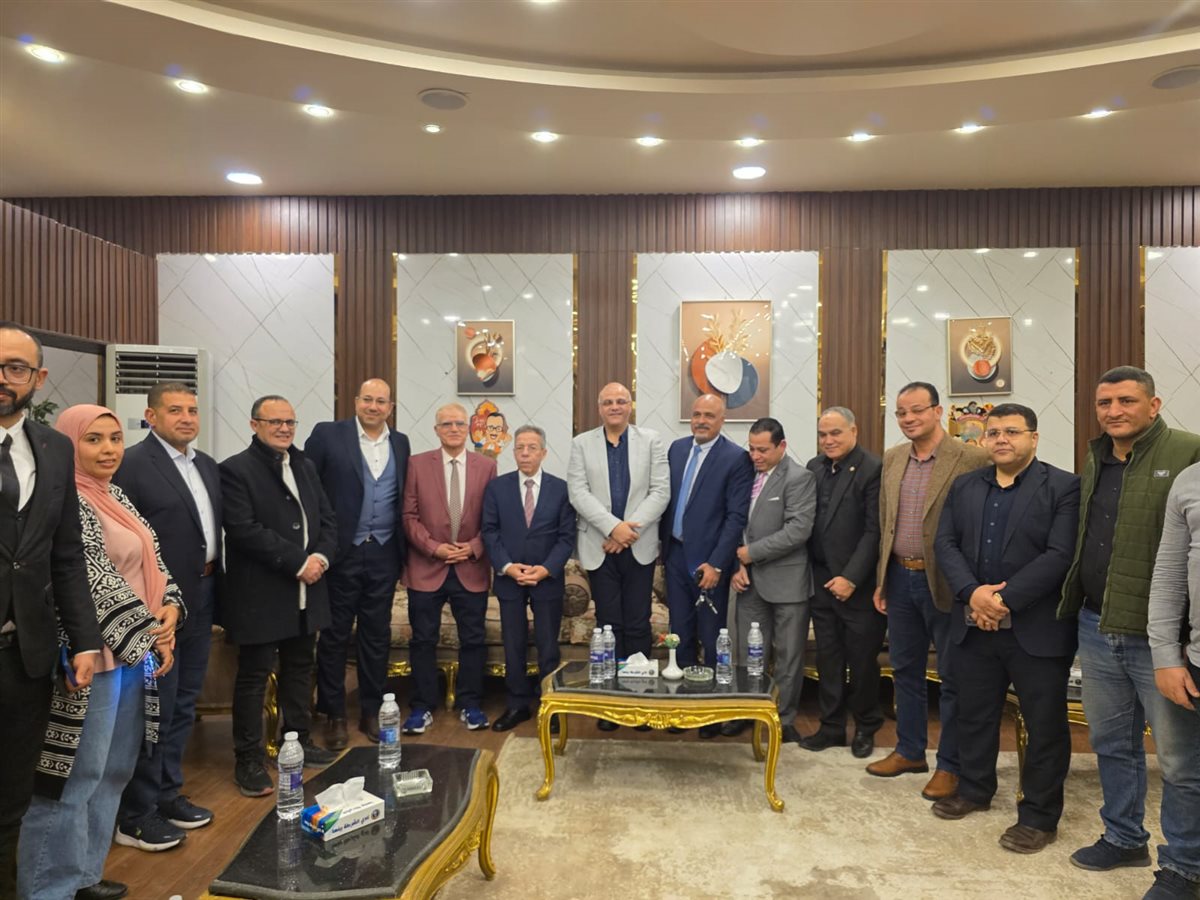 محافظ القليوبية خلال اللقاء مع نقابة الاطباء،فيتو