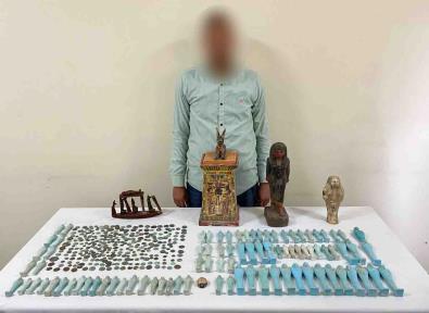 ضبط 390 قطعة أثرية بحوزة مندوب مبيعات فى أسيوط <br>