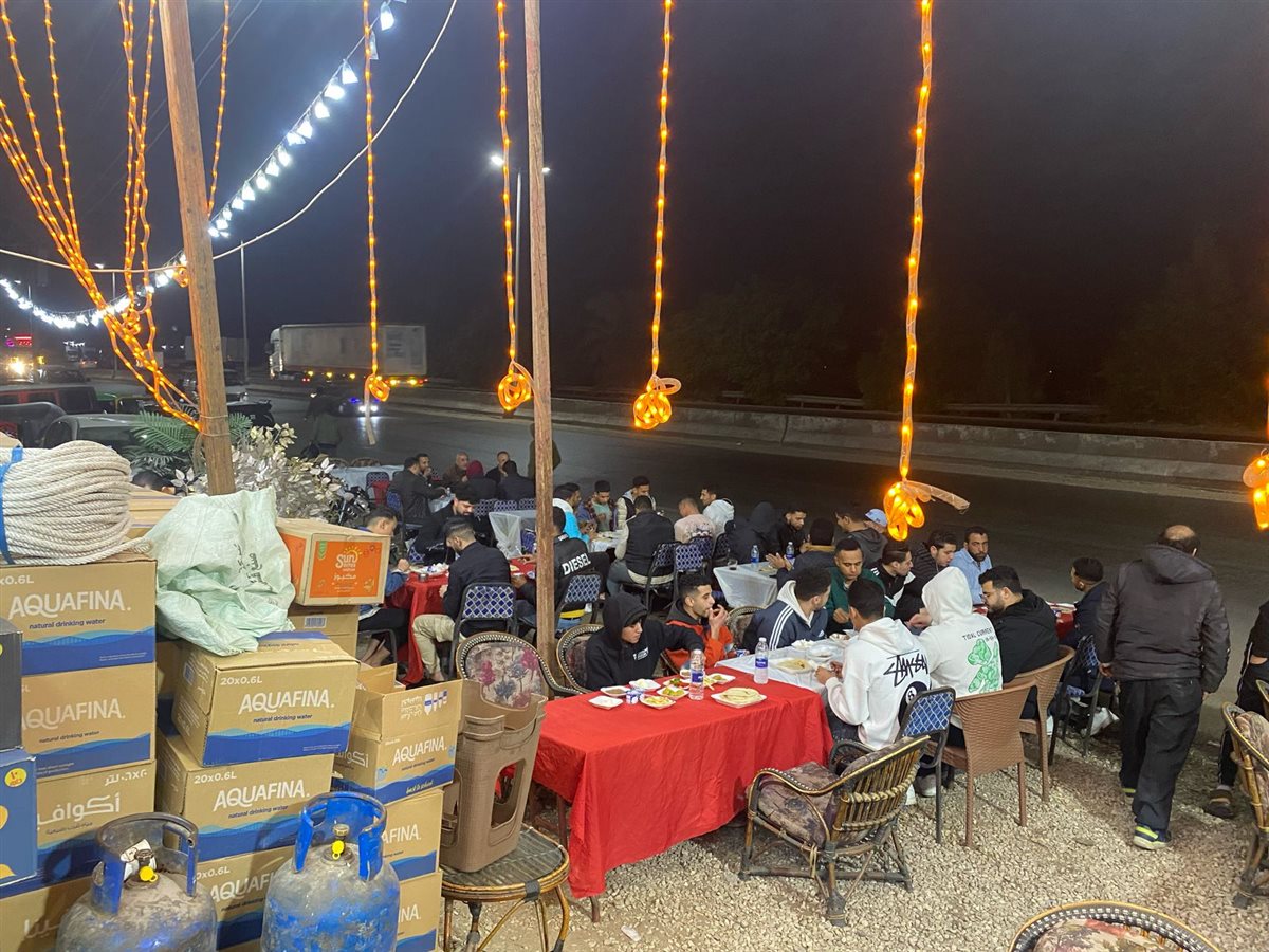 بيتر ومينا يقدمان سحور مجاني بالطريق الزراعي،فيتو