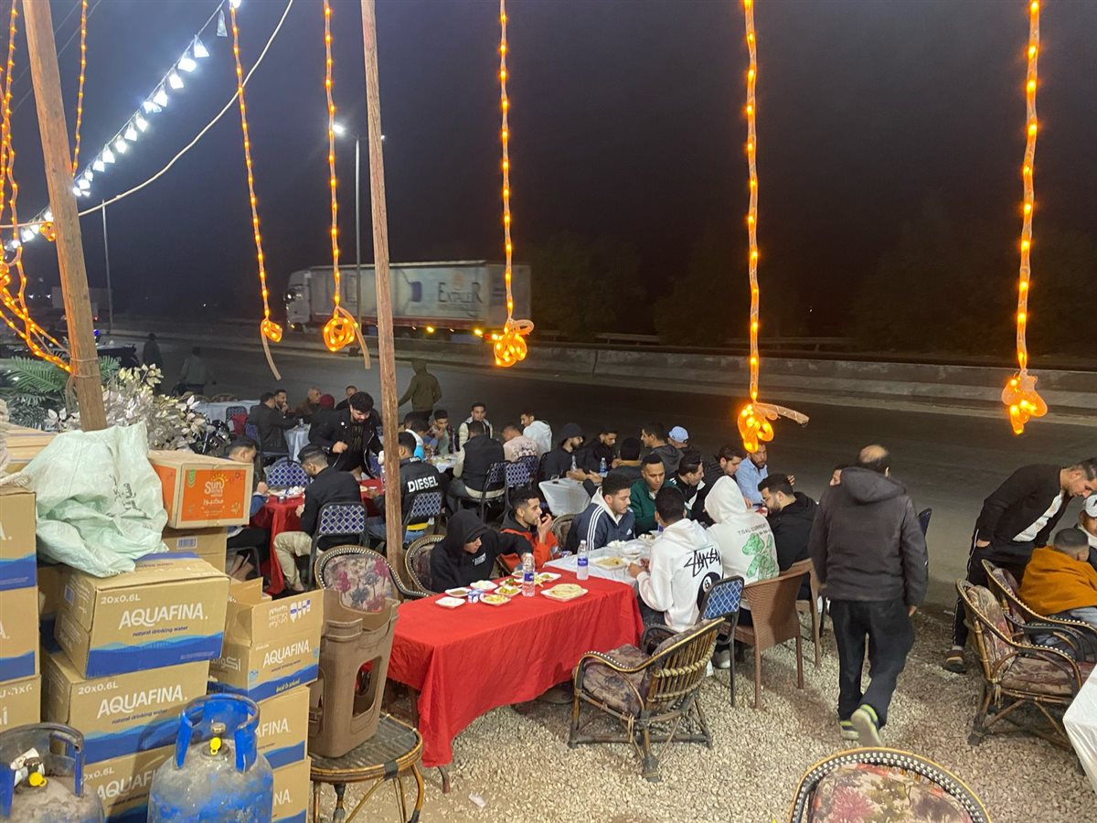 بيتر ومينا يقدمان سحور مجاني بالطريق الزراعي،فيتو