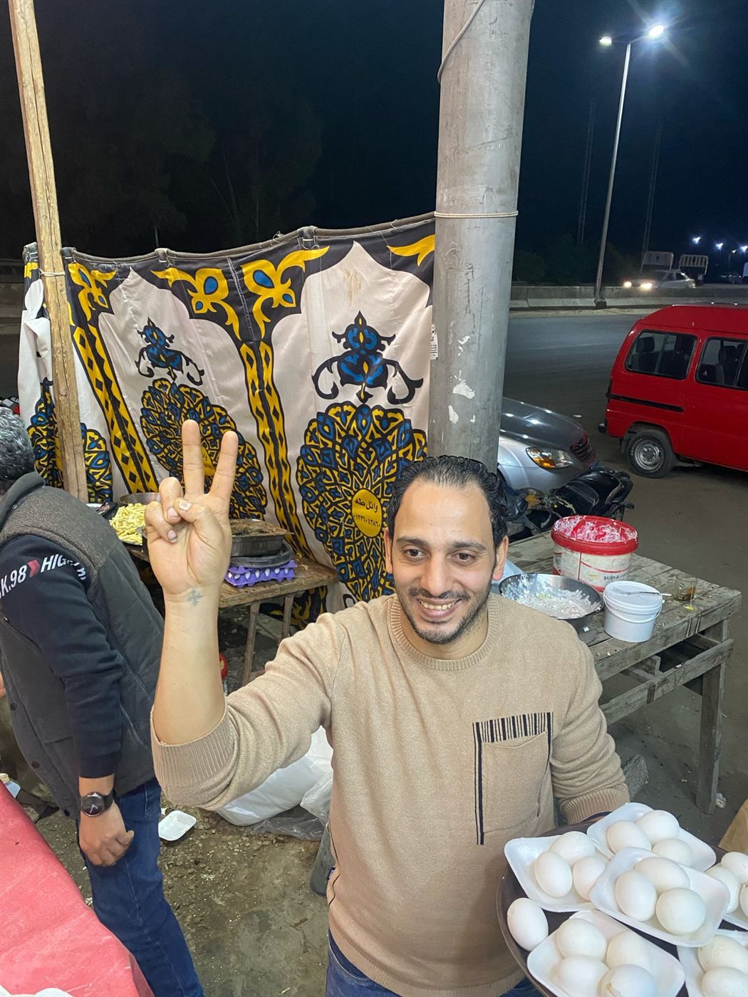 بيتر ومينا يقدمان سحور مجاني بالطريق الزراعي،فيتو