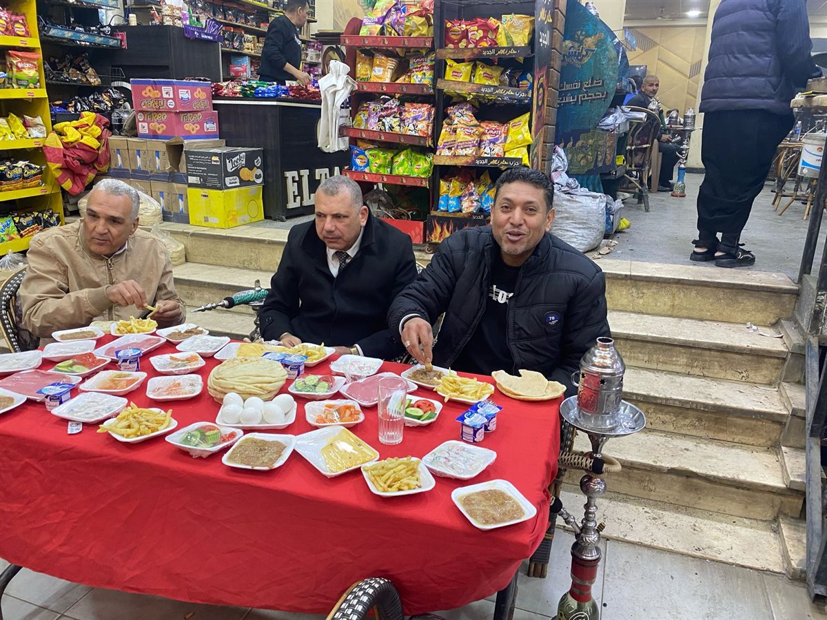 بيتر ومينا يقدمان سحور مجاني بالطريق الزراعي،فيتو