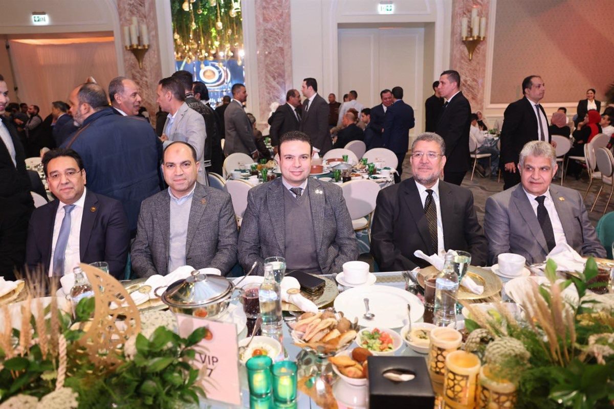 مختار جمعة بالبدلة 