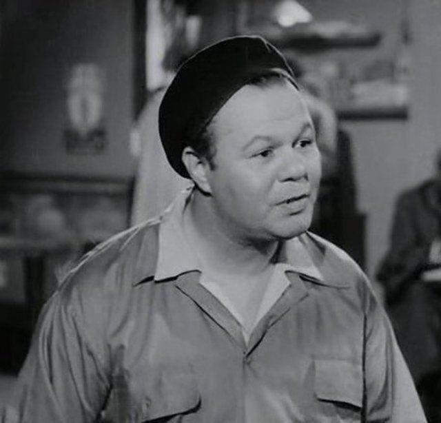 المطرب خفيف الظل عبد العزيز محمود 