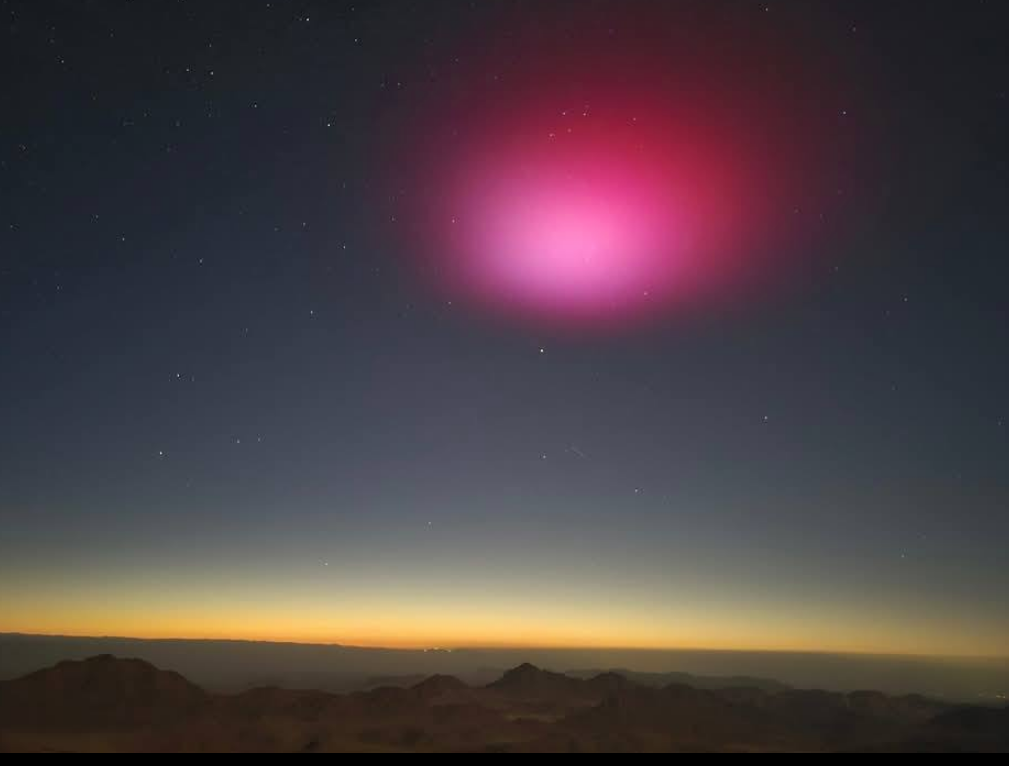 ظهور السحابة الحمراء فوق جبل موسى يثير المخاوف، فيتو