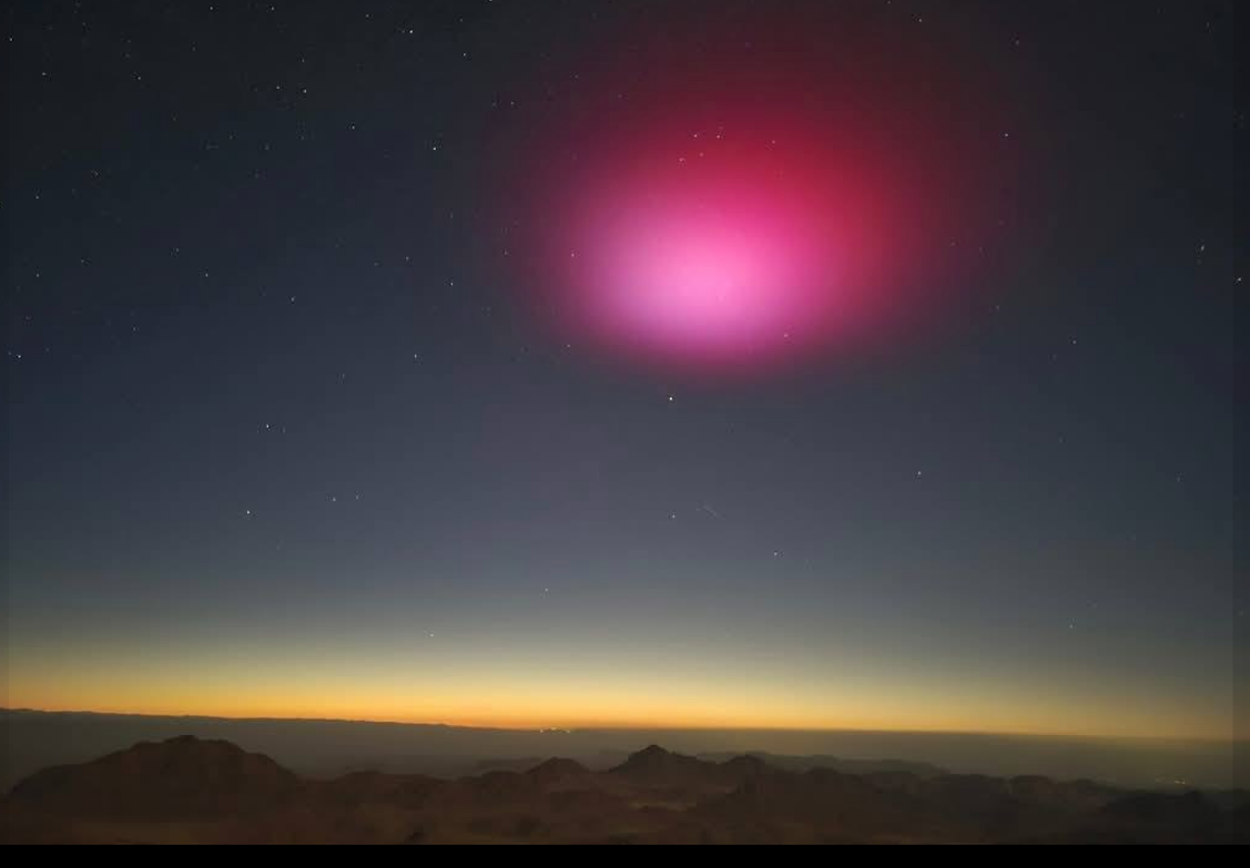 السحاب الحمراء فوق جبل موسى تثير المخاوف، فيتو