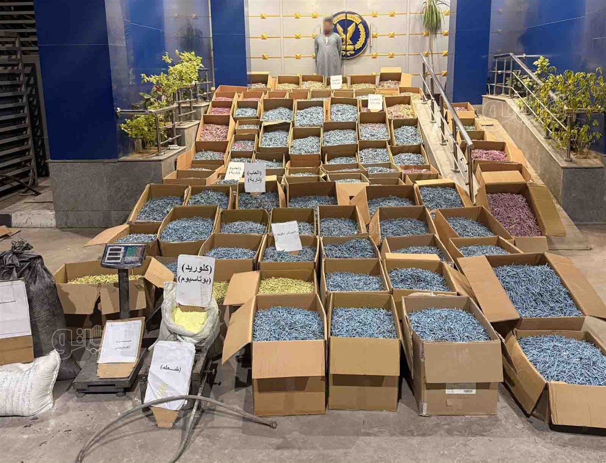 ضبط ورشة لتصنيع الألعاب النارية بداخلها 4 ملايين قطعة بالفيوم