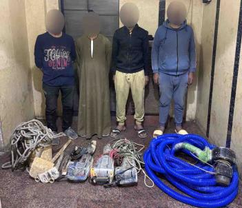 ضبط 4 أشخاص للتنقيب عن الآثار داخل عقار بمنشأة ناصر