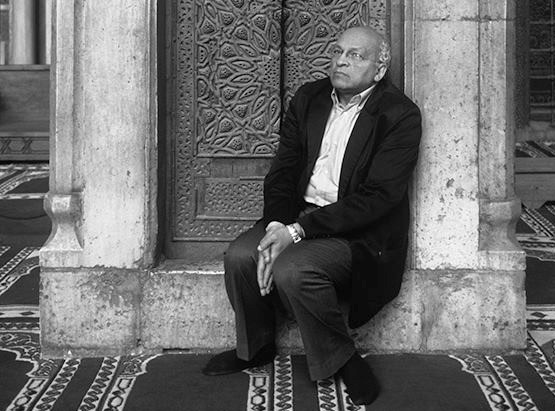 لحظة تأمل فى أحد المساجد الاثرية