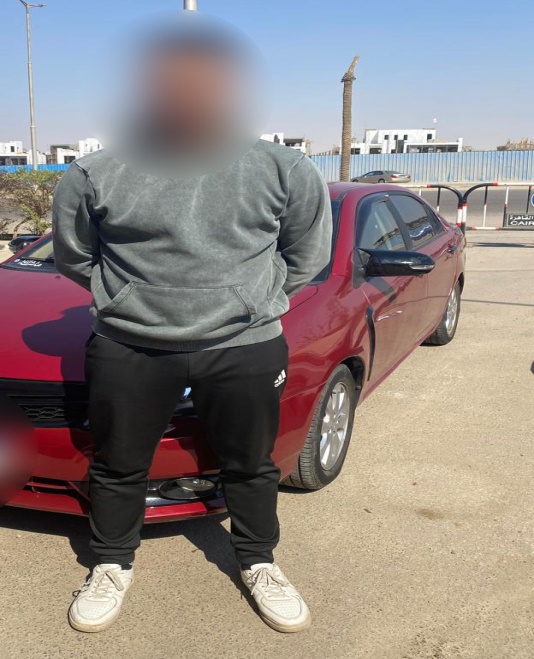 القبض علي قائد سيارة لطمس اللوحات المعدنية في الزاوية الحمراء