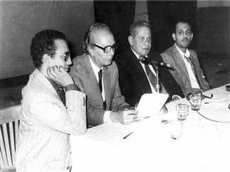 طاهر ابو فاشا فى الاذاعة 