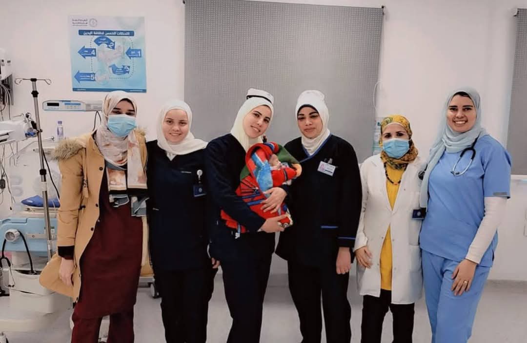 الطفل عقب انقاذه، فيتو