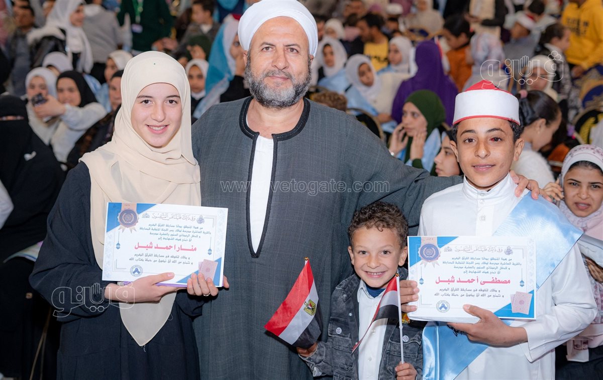 جانب من  احتفالية تكريم حفظة القرآن الكريم بالقرية العاشرة مدرسة، فيتو