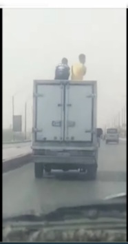الأمن يكشف ملابسات فيديو جلوس شخصين أعلي سيارة نصف نقل بالسويس