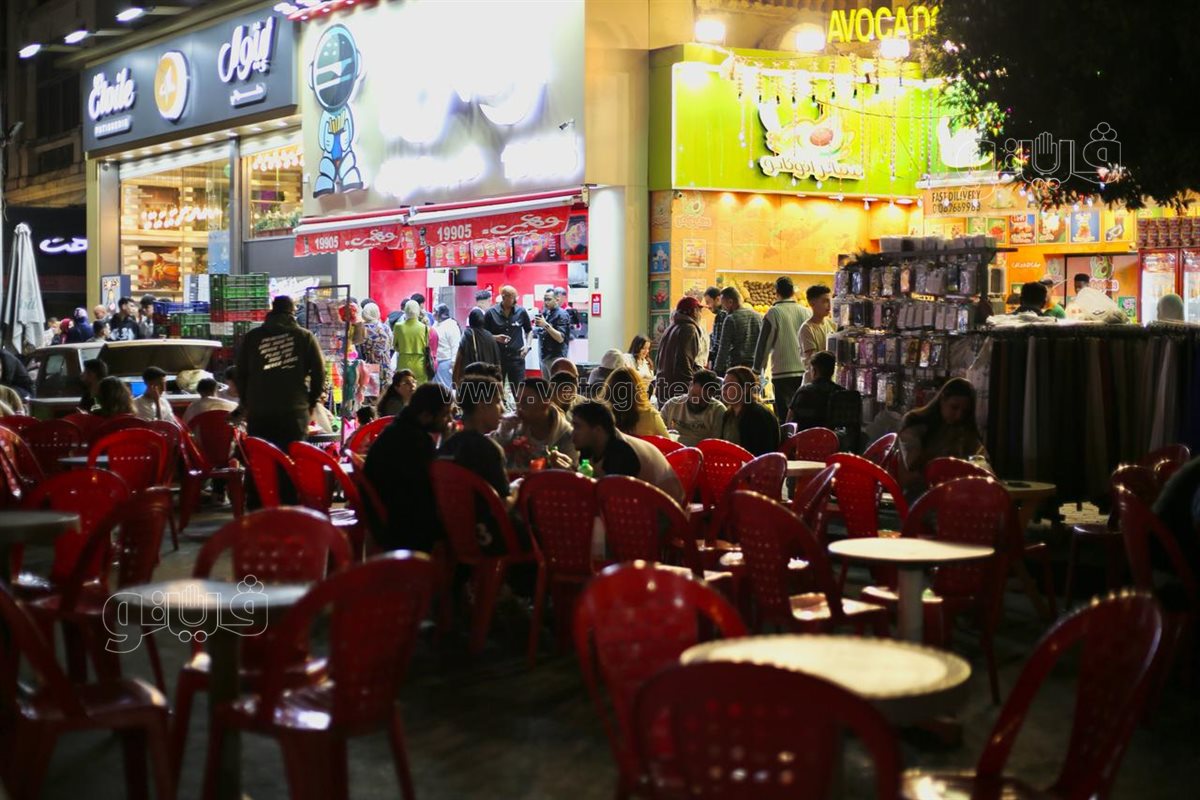 إقبال على محلات ألعاب الأطفال في حدائق المعادي بليلة عيد الفطر (2)