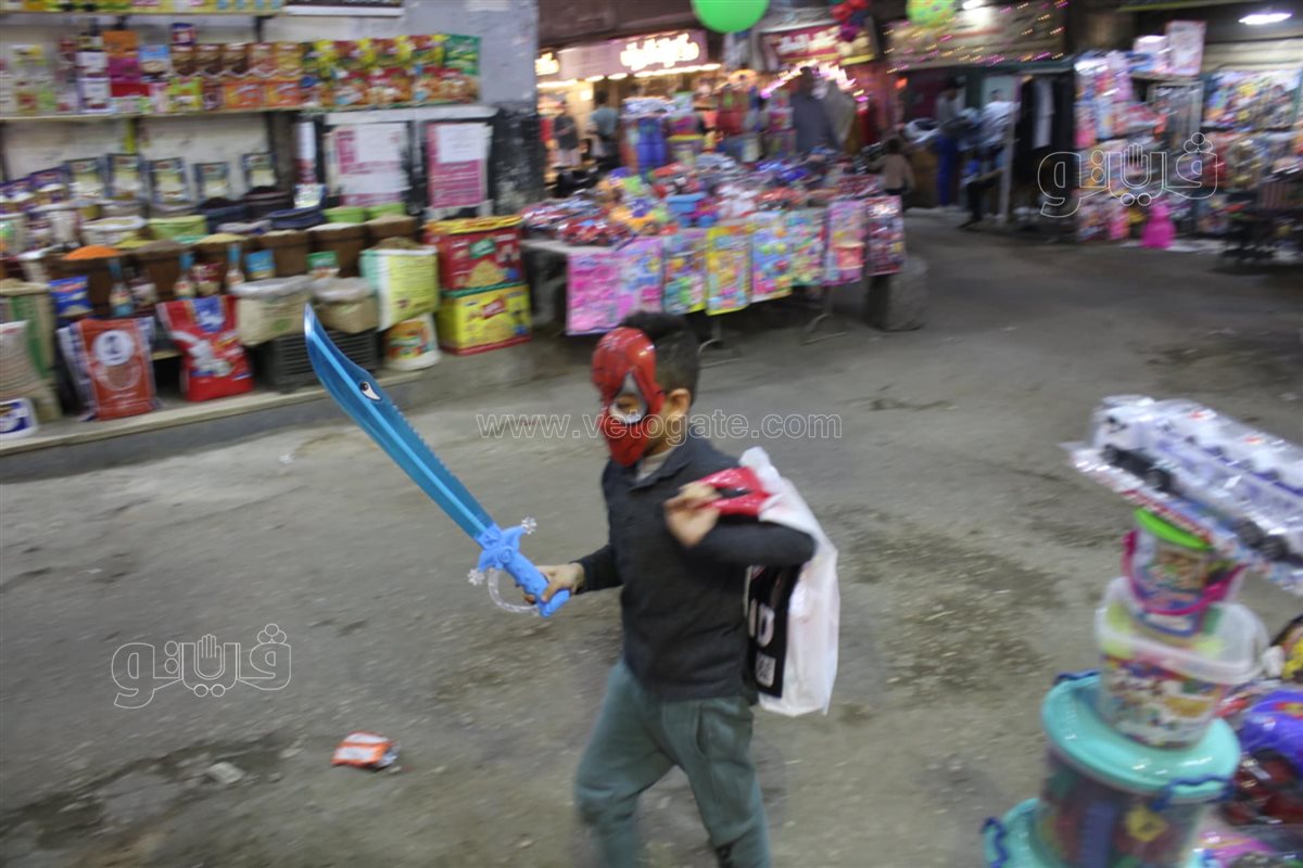 إقبال على محلات ألعاب الأطفال في حدائق المعادي بليلة عيد الفطر (4)