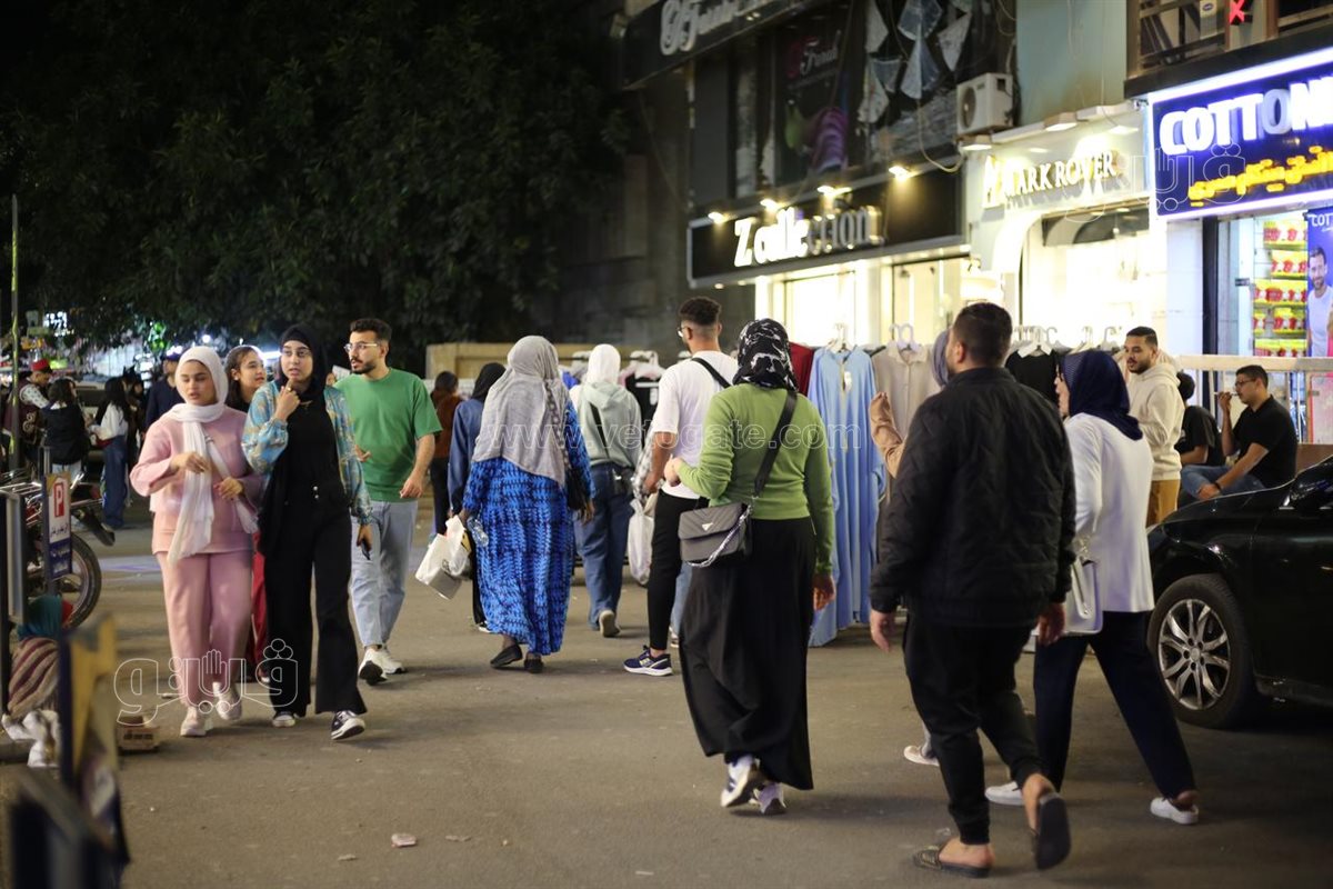 إقبال على محلات ألعاب الأطفال في حدائق المعادي بليلة عيد الفطر (6)