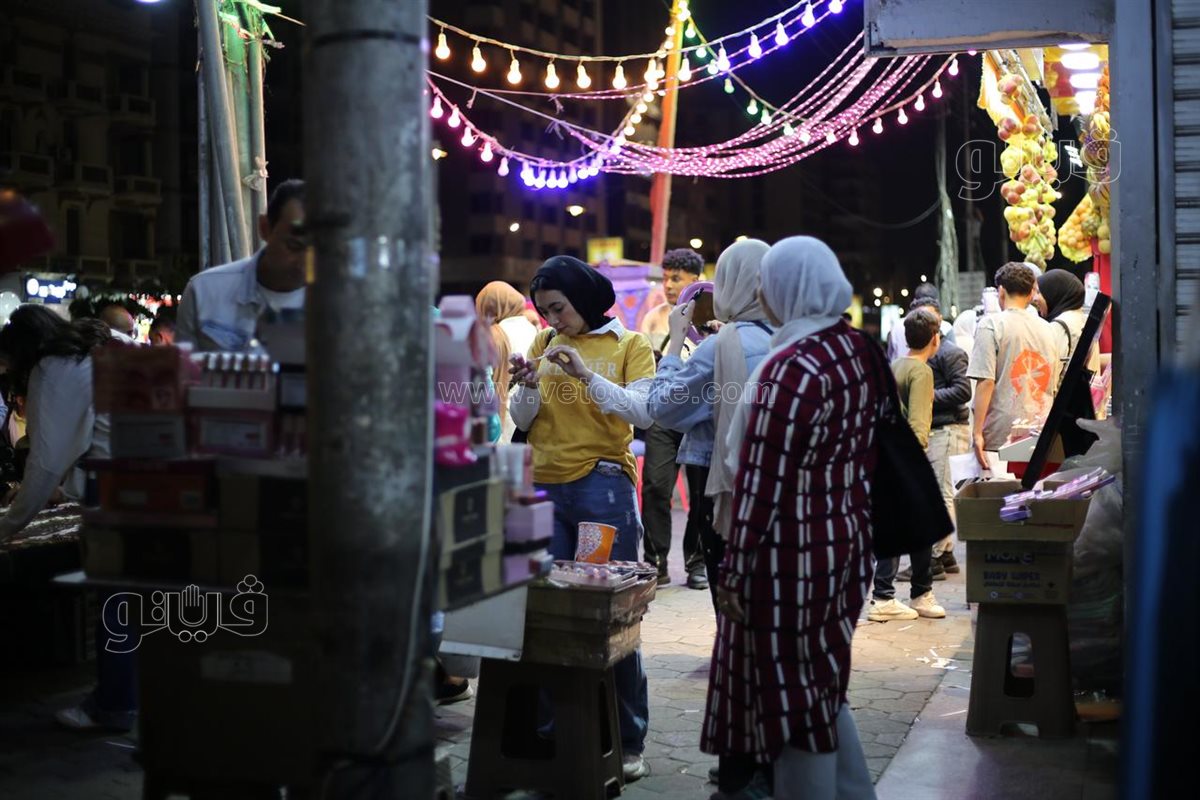 إقبال على محلات ألعاب الأطفال في حدائق المعادي بليلة عيد الفطر (8)