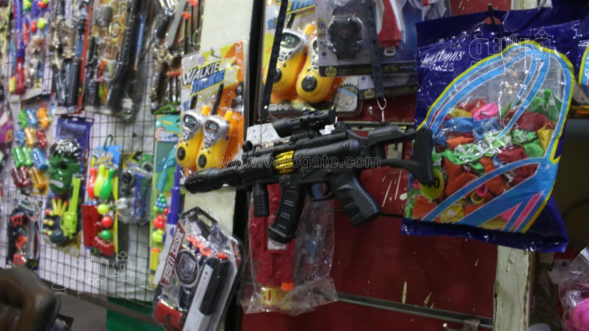 إقبال على محلات ألعاب الأطفال في حدائق المعادي بليلة عيد الفطر (9)