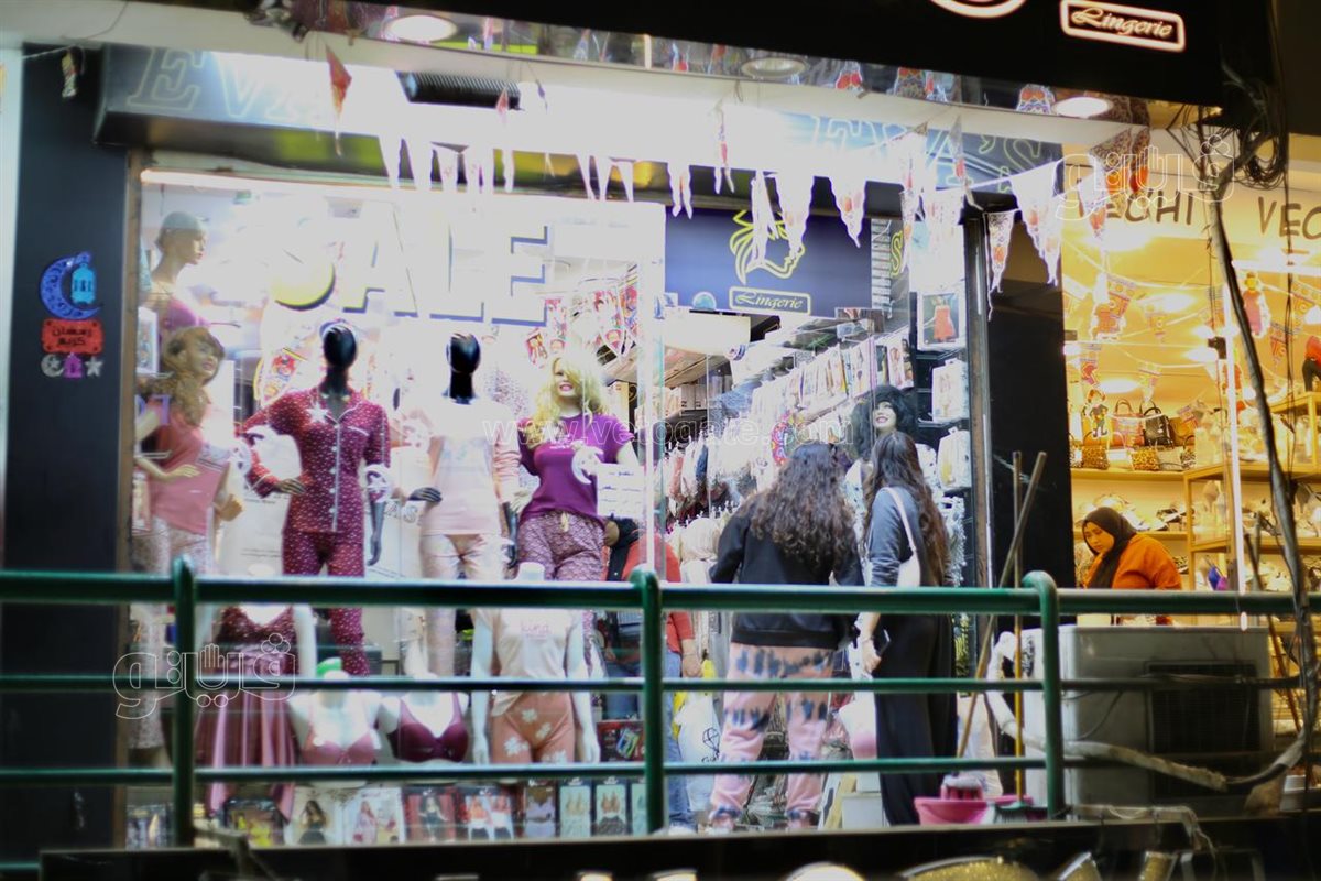 إقبال على محلات ألعاب الأطفال في حدائق المعادي بليلة عيد الفطر (14)