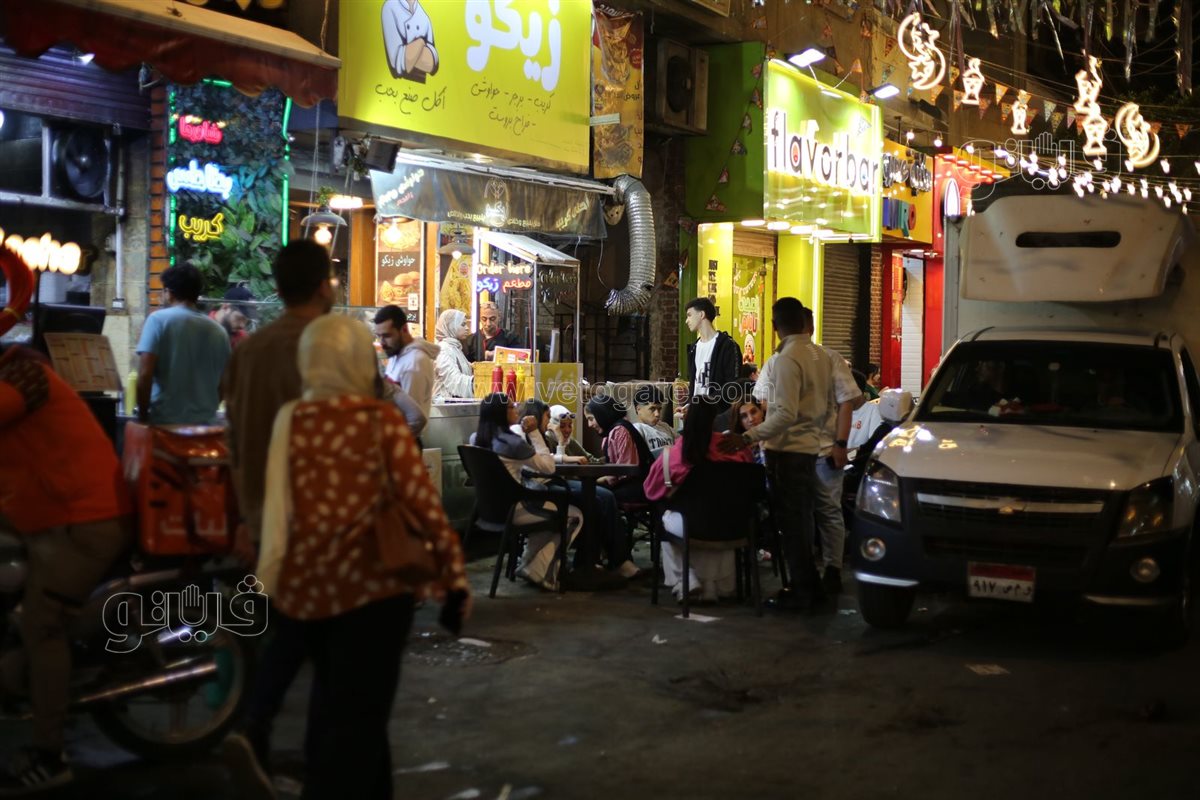 إقبال على محلات ألعاب الأطفال في حدائق المعادي بليلة عيد الفطر (15)