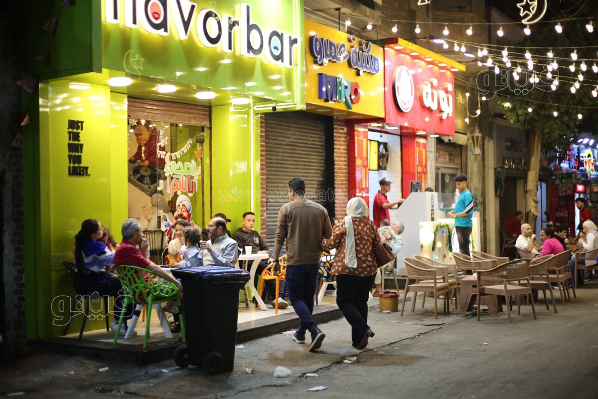 إقبال على محلات ألعاب الأطفال في حدائق المعادي بليلة عيد الفطر (16)