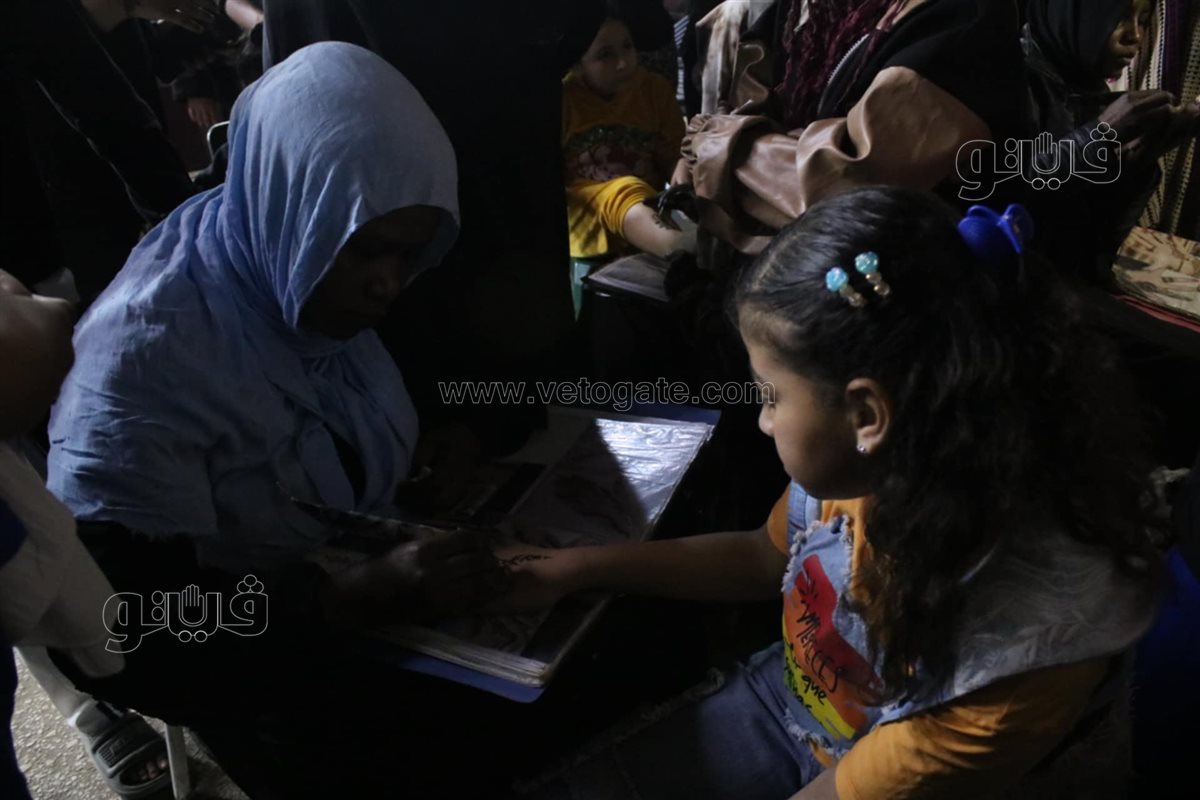 إقبال على محلات ألعاب الأطفال في حدائق المعادي بليلة عيد الفطر (20)