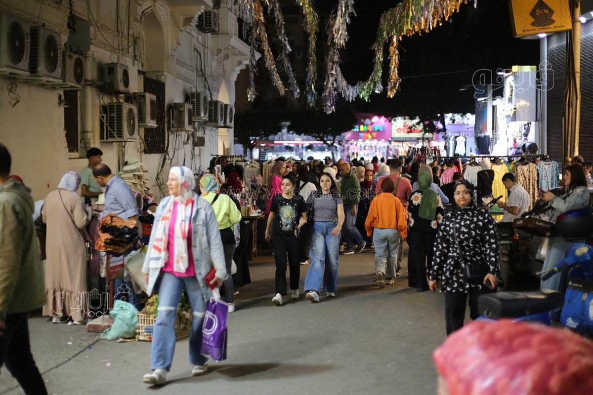 إقبال على محلات ألعاب الأطفال في حدائق المعادي بليلة عيد الفطر (20)