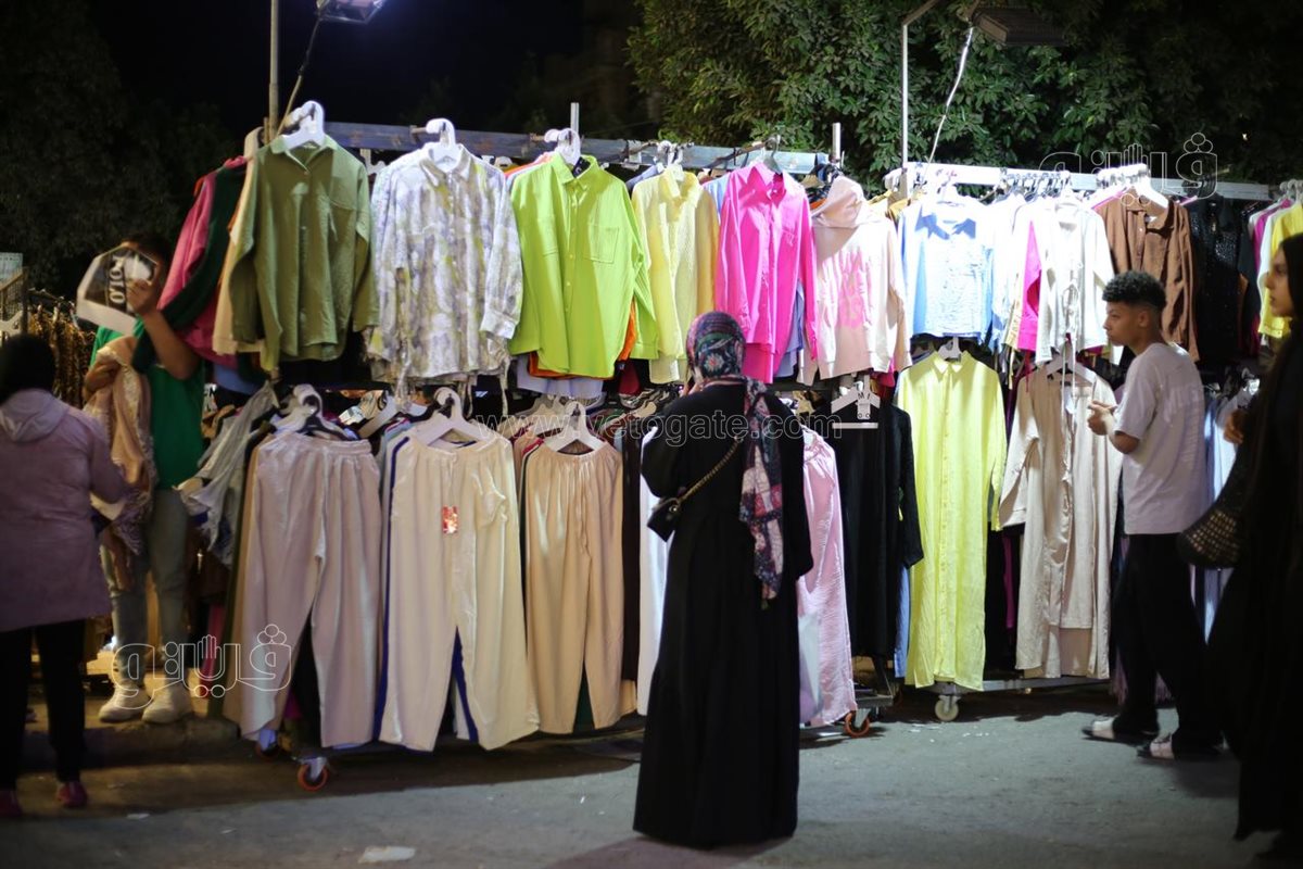 إقبال على محلات ألعاب الأطفال في حدائق المعادي بليلة عيد الفطر (21)