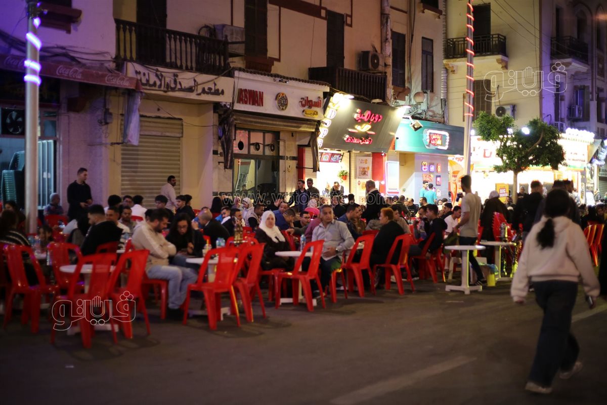 إقبال على محلات ألعاب الأطفال في حدائق المعادي بليلة عيد الفطر (22)