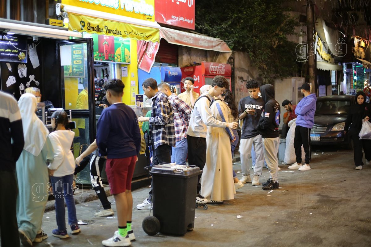 إقبال على محلات ألعاب الأطفال في حدائق المعادي بليلة عيد الفطر (23)