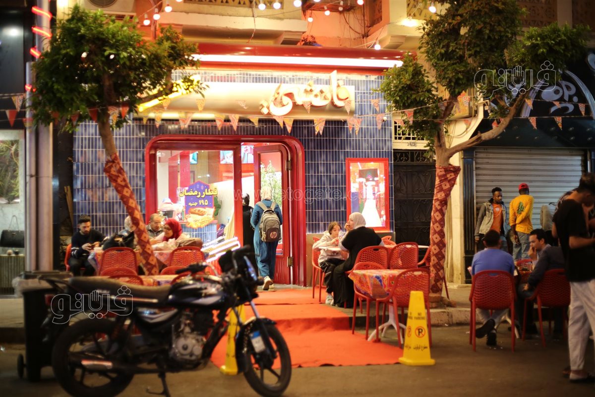 إقبال على محلات ألعاب الأطفال في حدائق المعادي بليلة عيد الفطر (24)