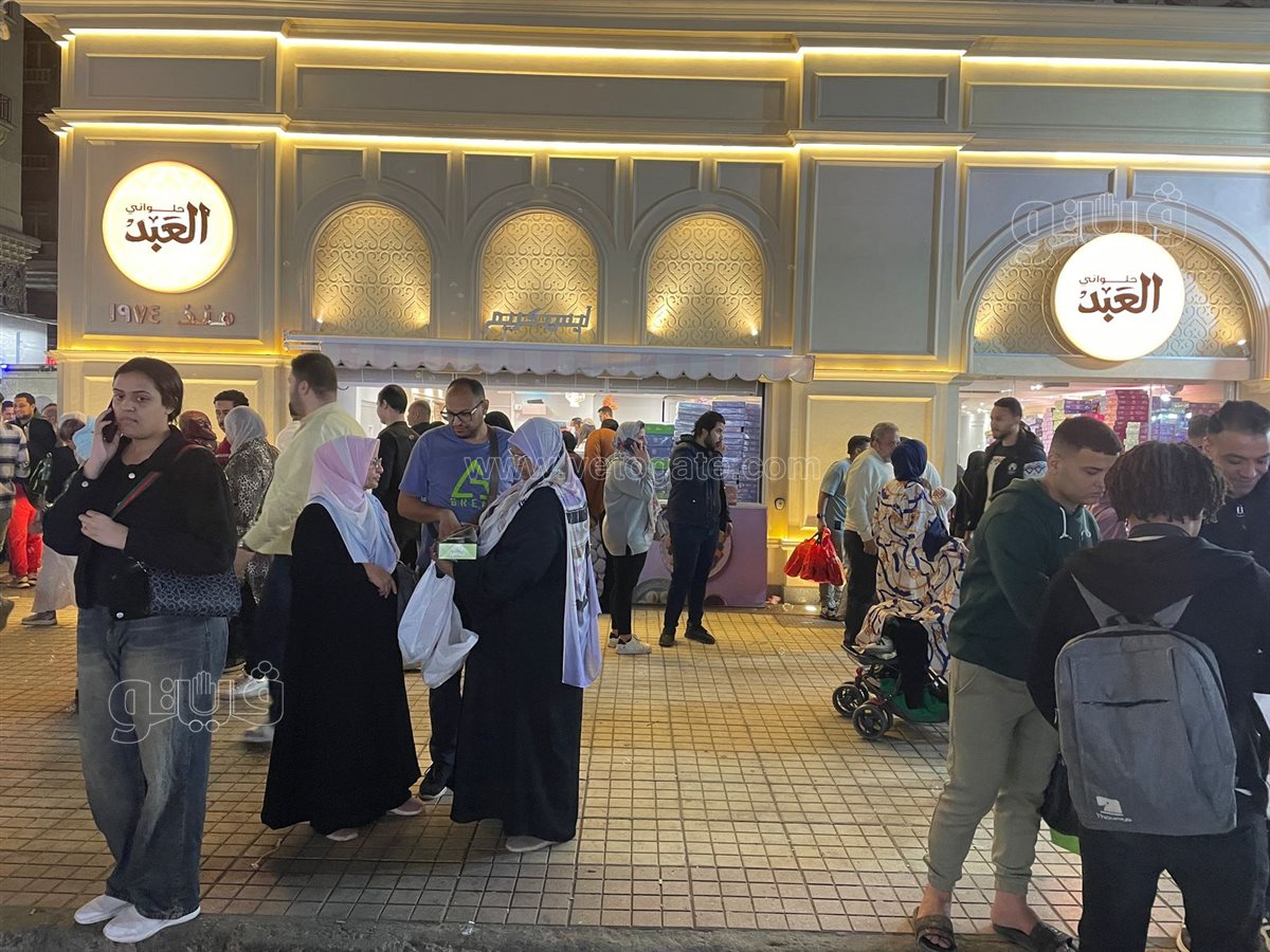 إقبال على محلات ألعاب الأطفال في حدائق المعادي بليلة عيد الفطر (30)