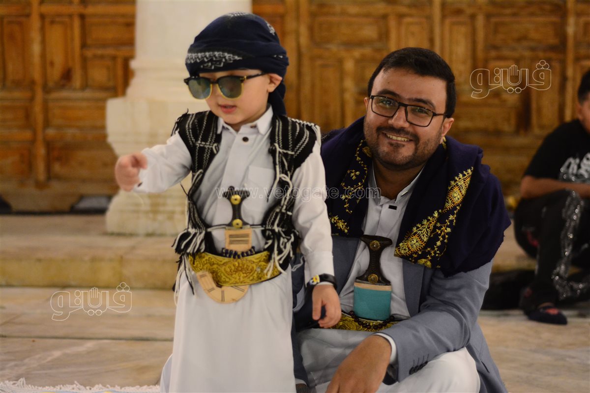 طفل يمني يخطف الأنظار في صلاة العيد بعمرو بن العاص (10)