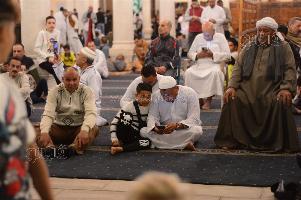 فرحة عيد الفطر في مساجد مصر (9)
