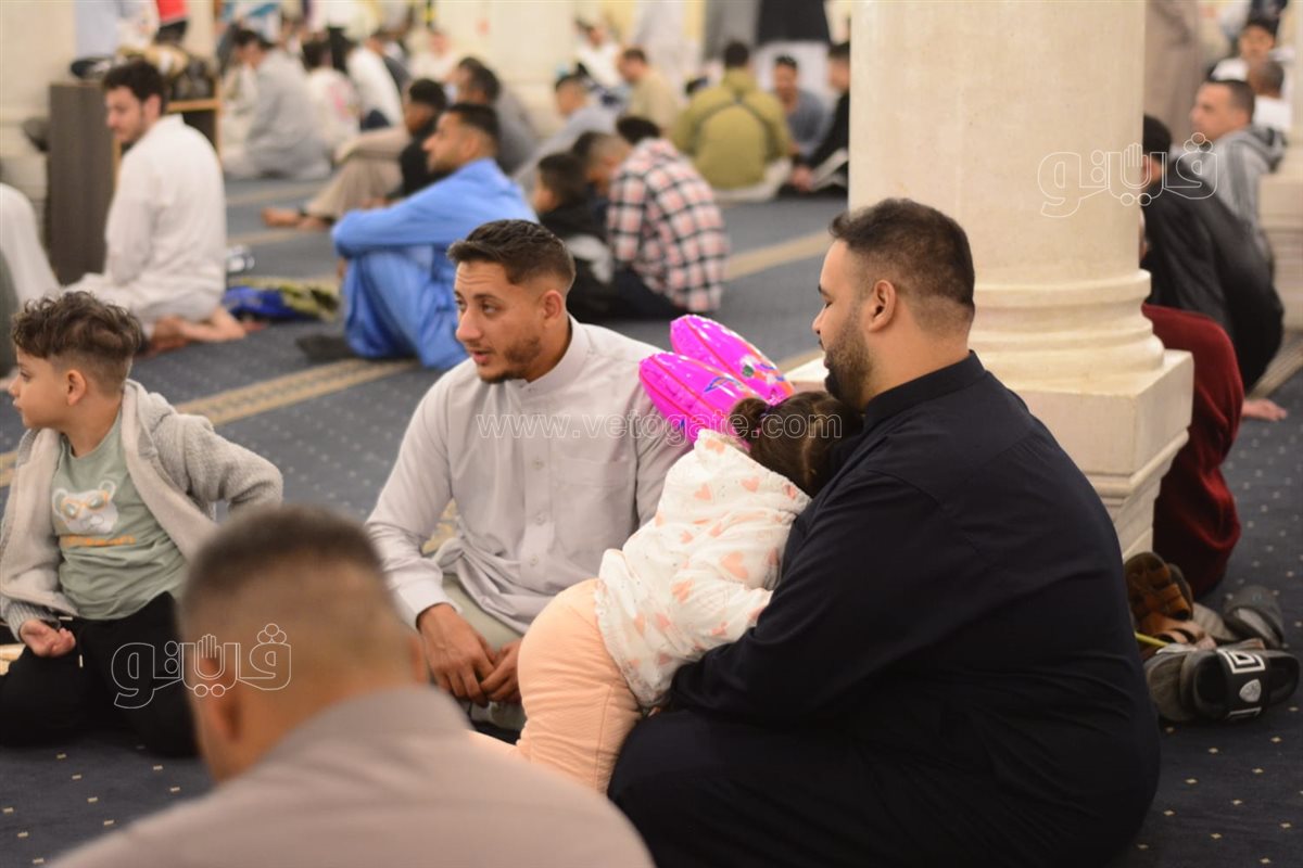 فرحة عيد الفطر في مساجد مصر (12)